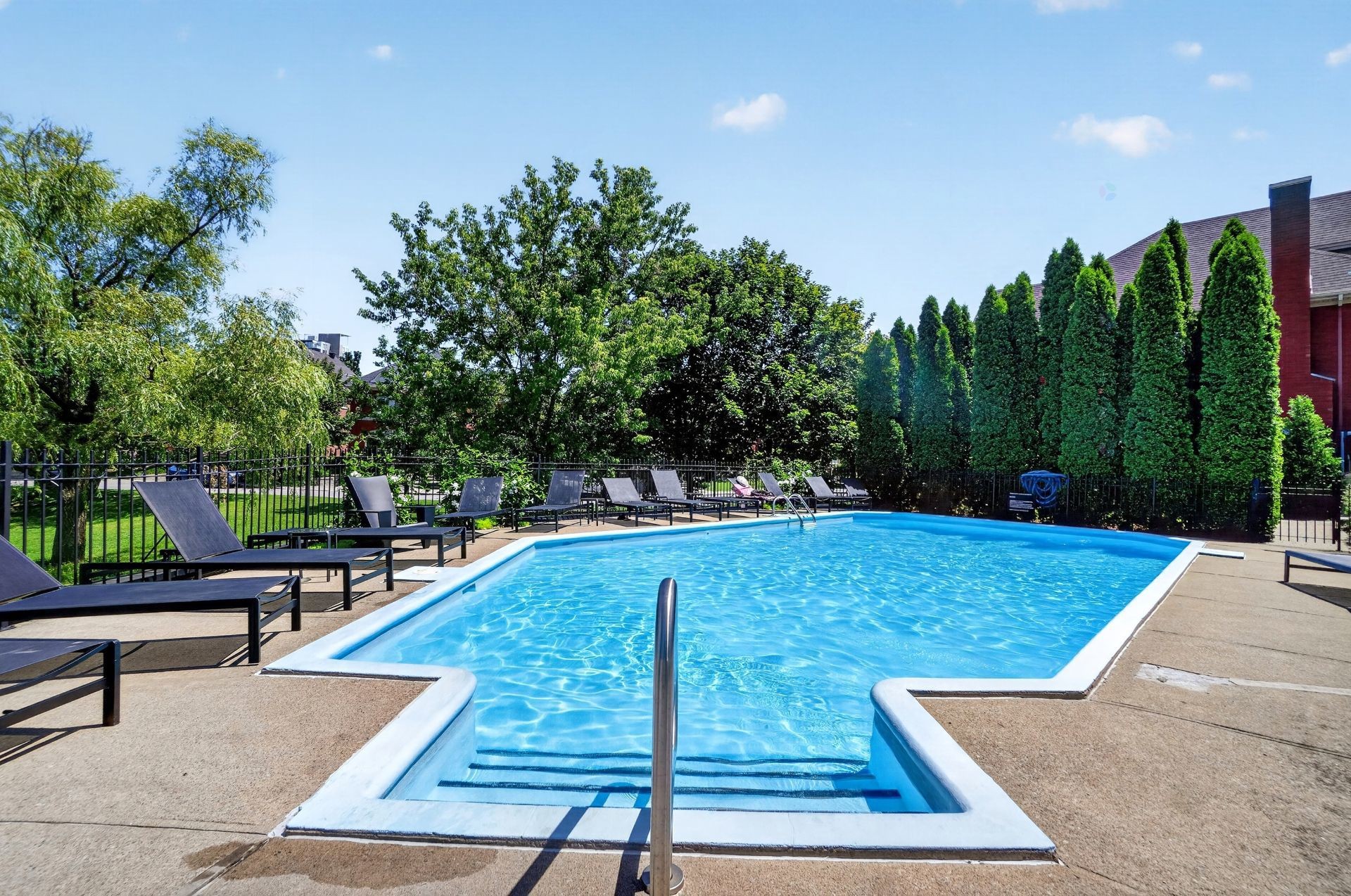 Piscine - 514-760 Ch. Marie-Le Ber, Montréal (Verdun/Île-Des-Soeurs), QC - Outdoor With In Ground Pool With Backyard