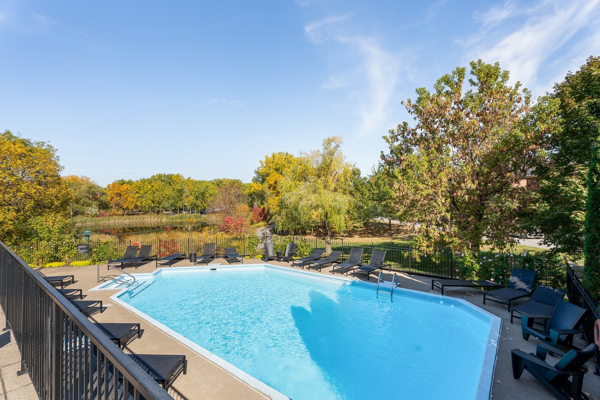 Piscine - 514-760 Ch. Marie-Le Ber, Montréal (Verdun/Île-Des-Soeurs), QC - Outdoor With In Ground Pool With Backyard