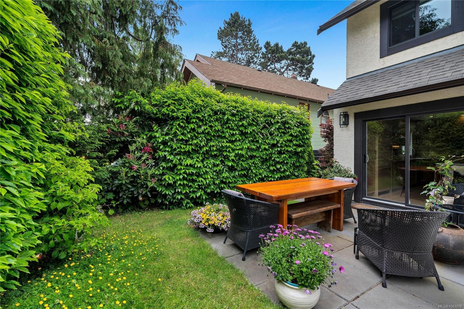 #9-977 Convent Pl, Victoria, BC