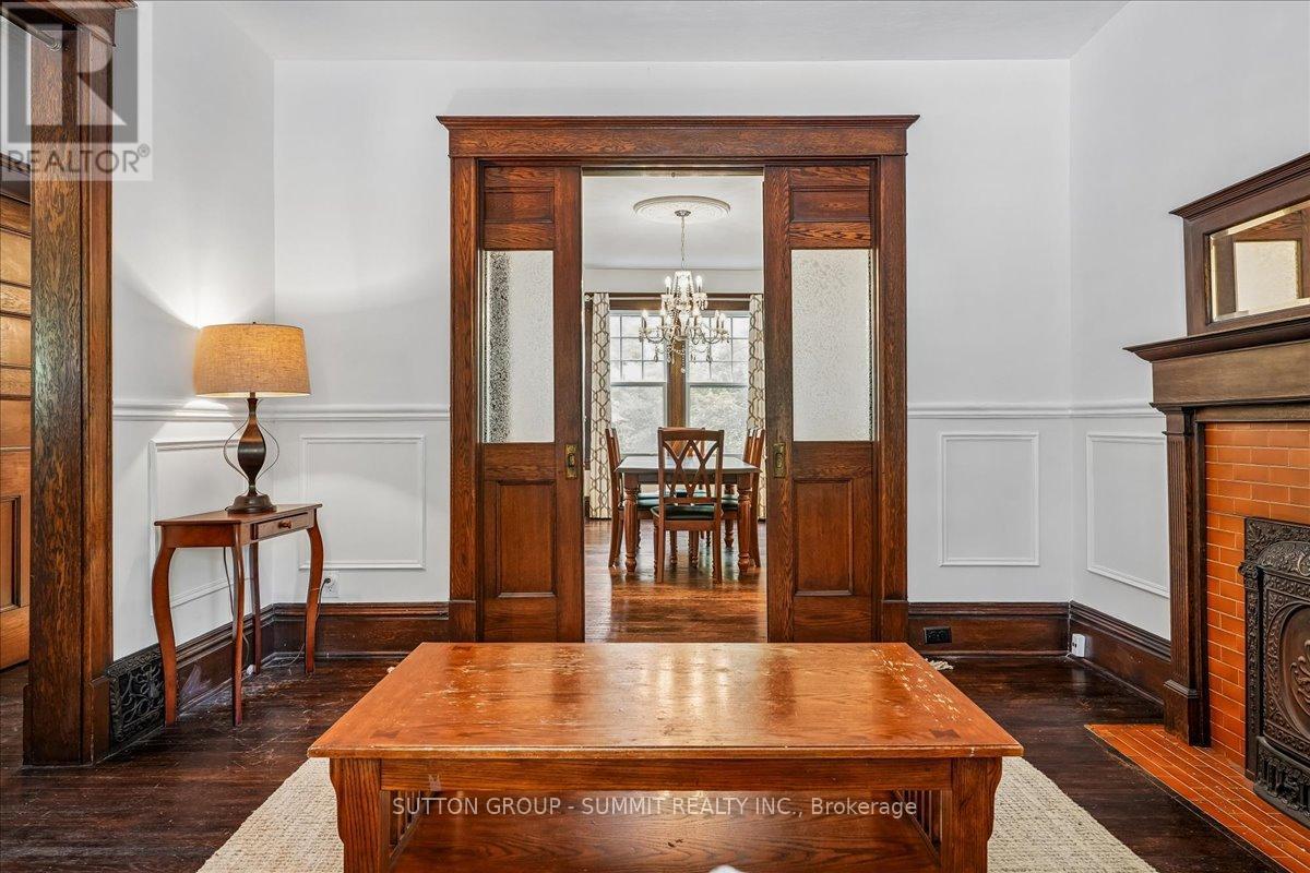 33 Saint Clair Avenue, Hamilton, ON