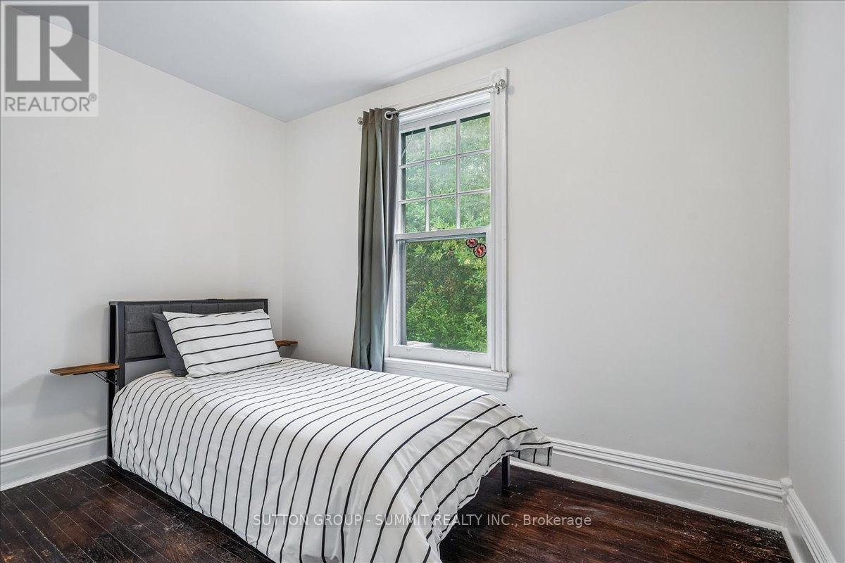 33 Saint Clair Avenue, Hamilton, ON