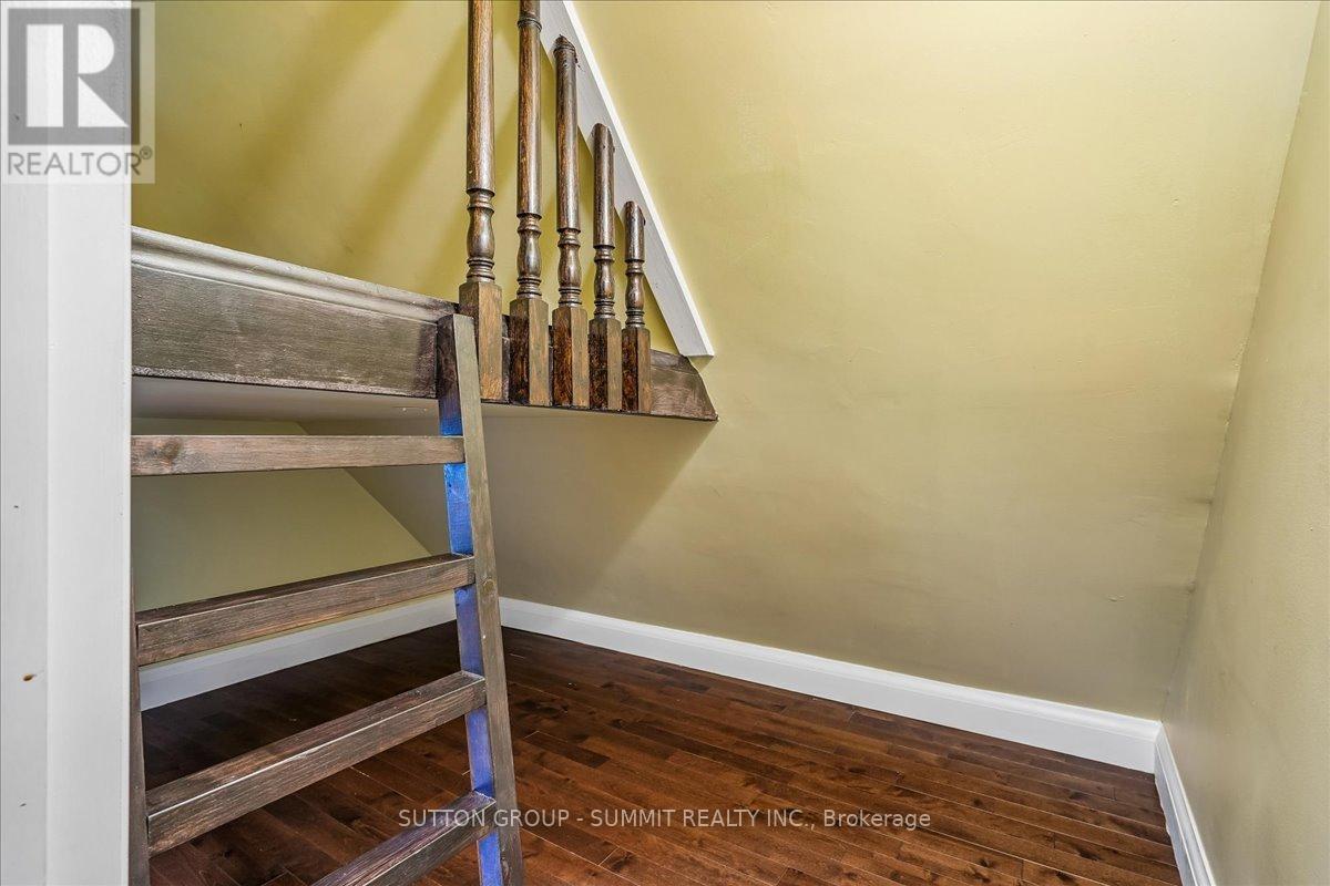 Loft kid's play area - 33 Saint Clair Avenue, Hamilton, ON