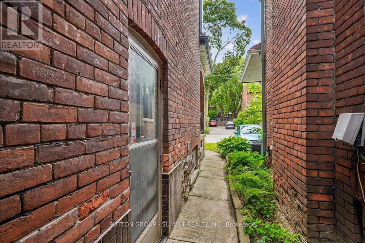 33 Saint Clair Avenue, Hamilton, ON