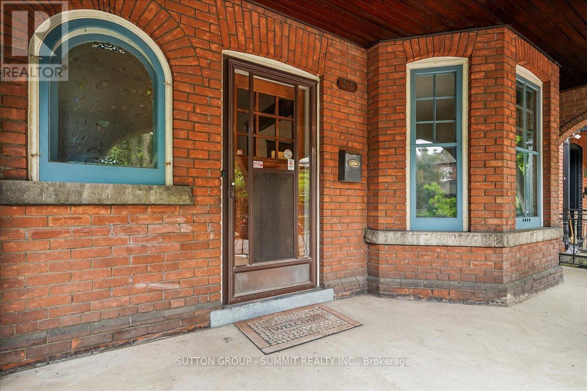33 Saint Clair Avenue, Hamilton, ON