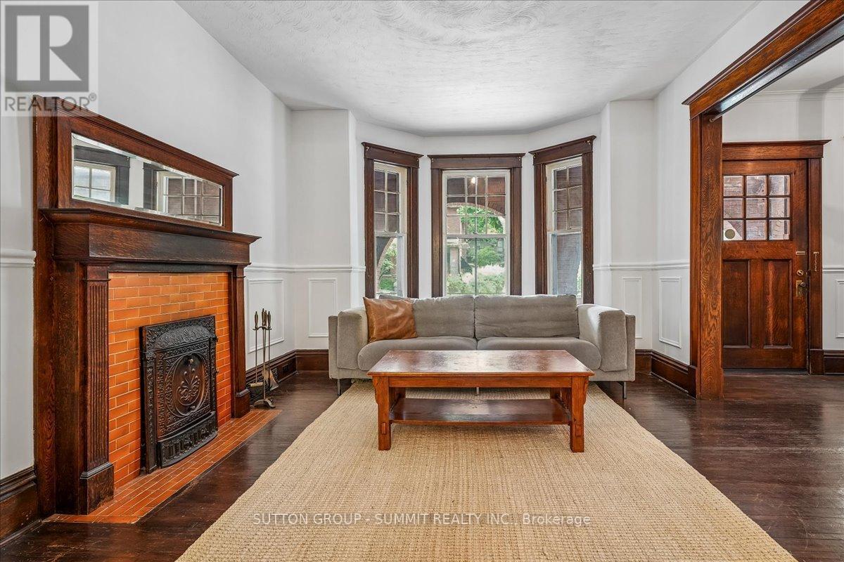 33 Saint Clair Avenue, Hamilton, ON