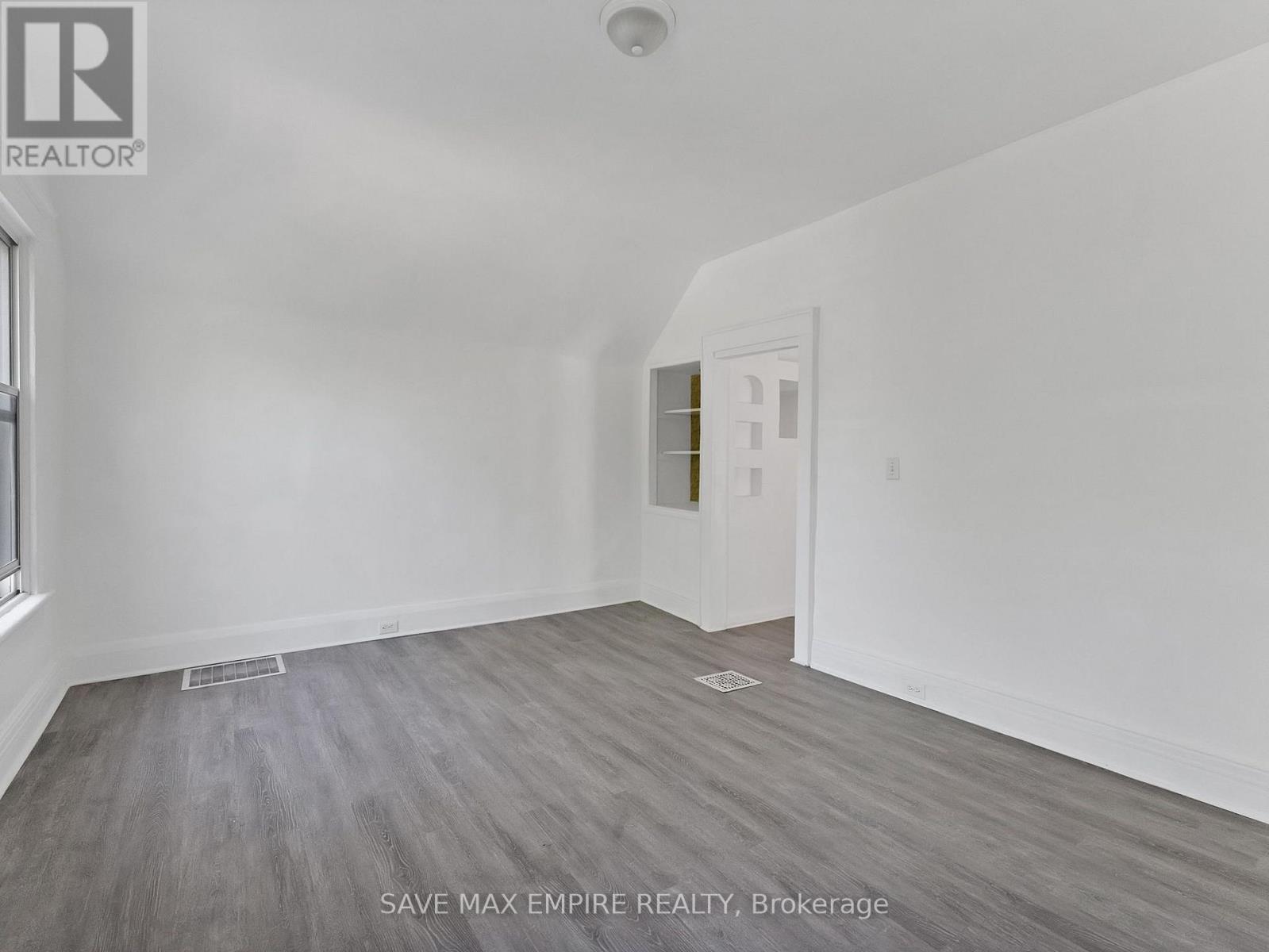 19 Minto Street, Toronto, ON - Indoor Photo Showing Other Room