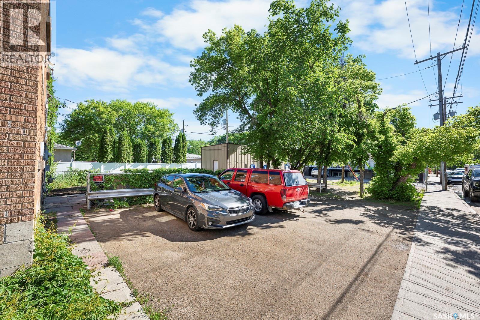 1875 Ottawa Street, Regina, SK - Outdoor