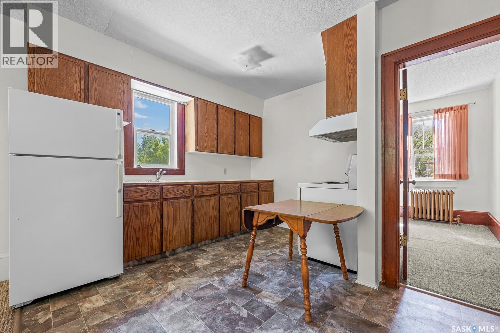 1875 Ottawa Street, Regina, SK - Indoor Photo Showing Kitchen