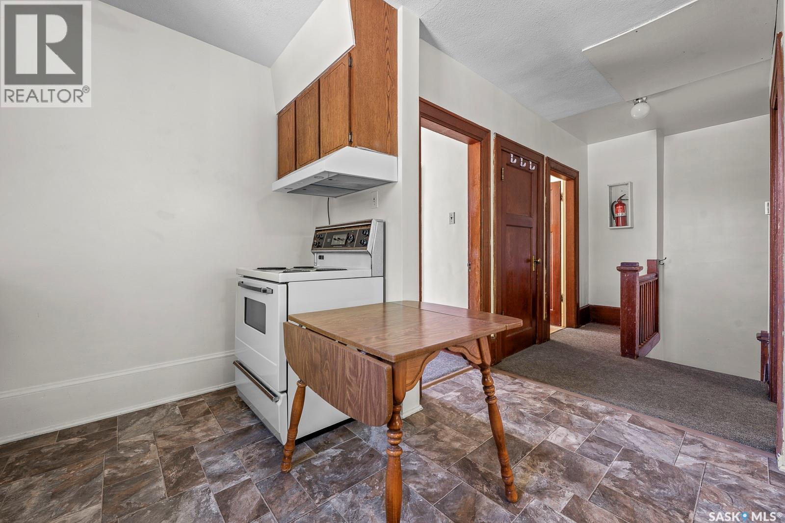 1875 Ottawa Street, Regina, SK - Indoor Photo Showing Kitchen