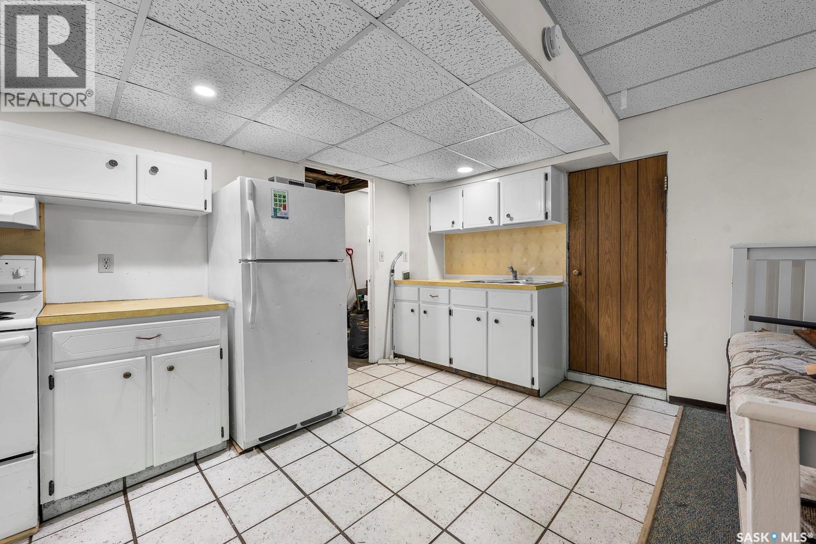 1875 Ottawa Street, Regina, SK - Indoor Photo Showing Kitchen