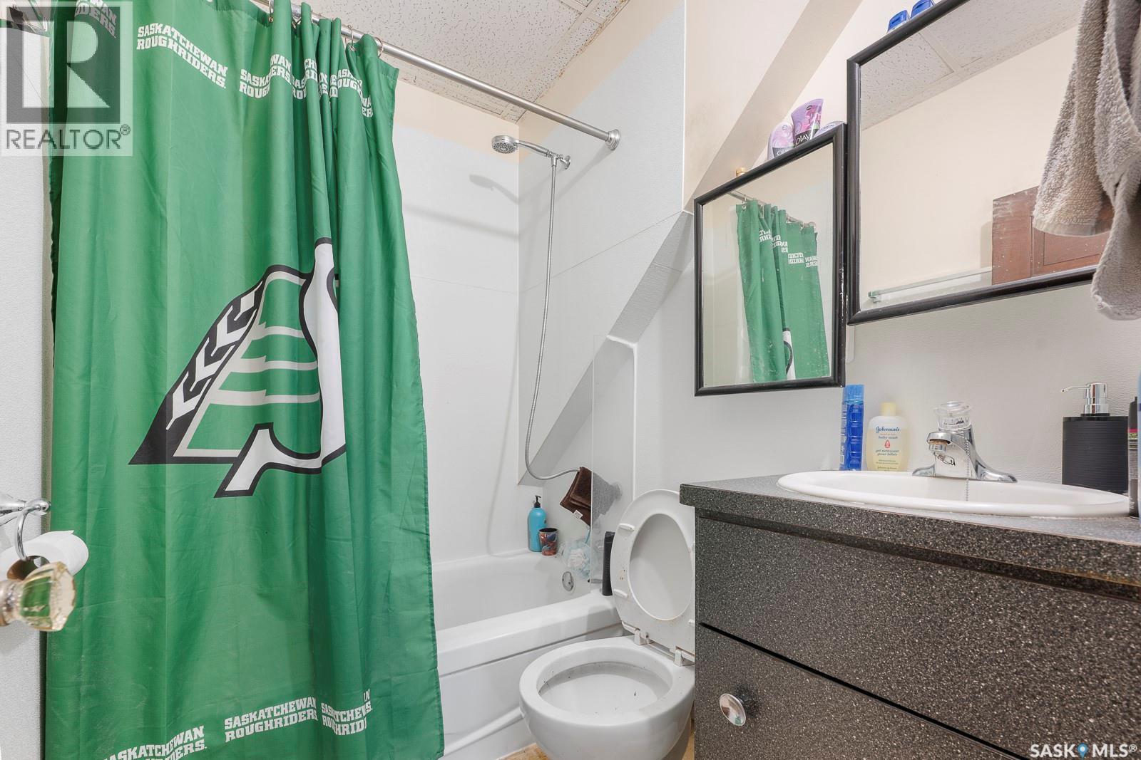 1875 Ottawa Street, Regina, SK - Indoor Photo Showing Bathroom