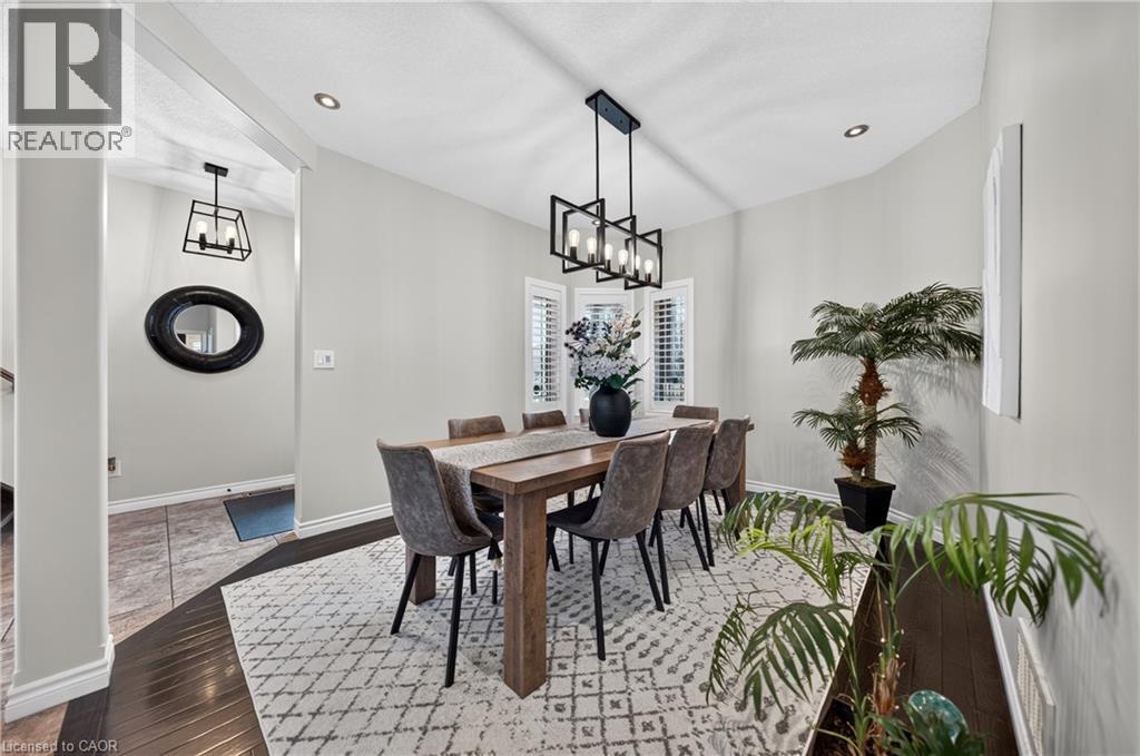 101 Fitzgerald Drive, Cambridge, ON - Indoor Photo Showing Dining Room