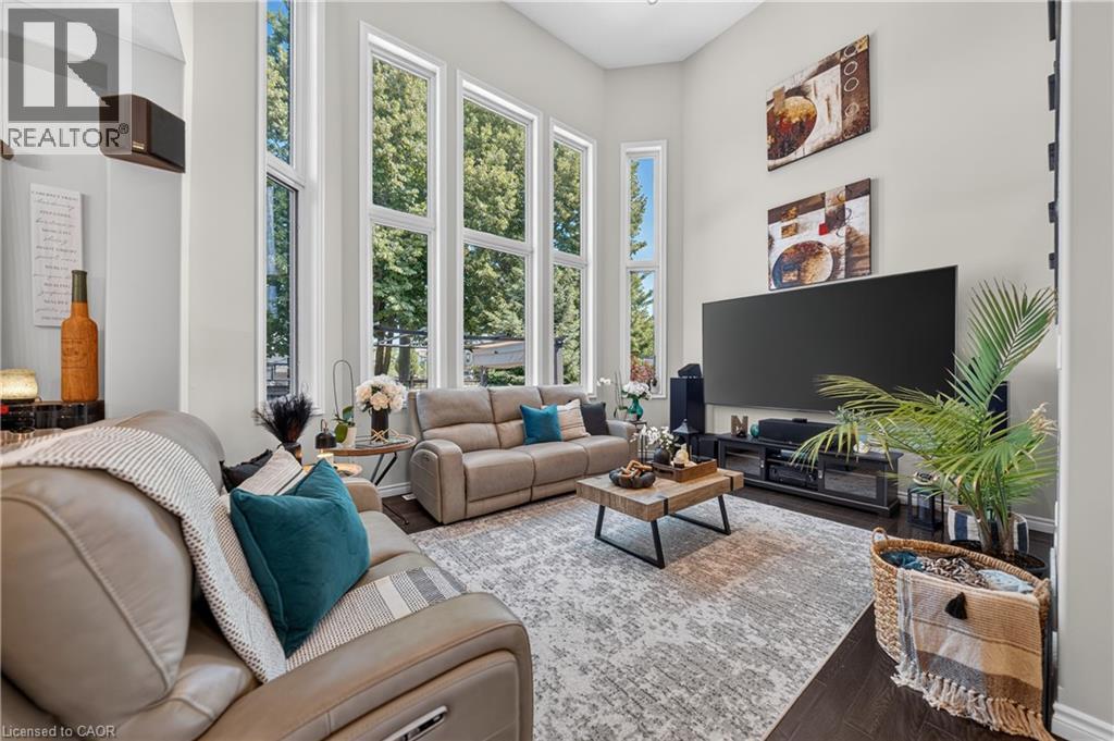 101 Fitzgerald Drive, Cambridge, ON - Indoor Photo Showing Living Room