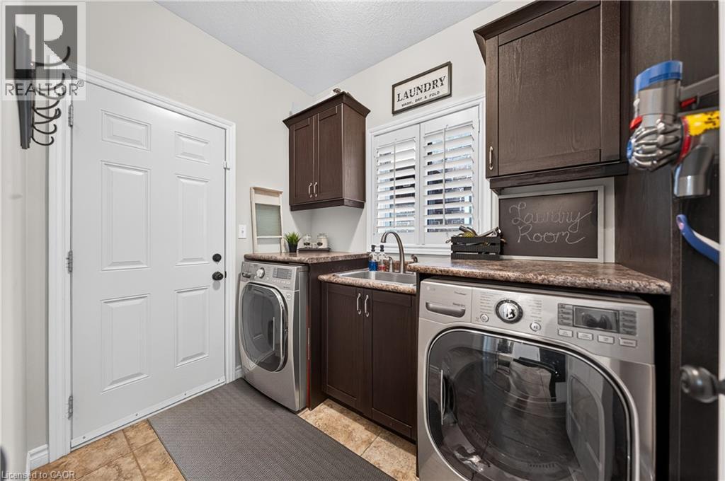 101 Fitzgerald Drive, Cambridge, ON - Indoor Photo Showing Laundry Room