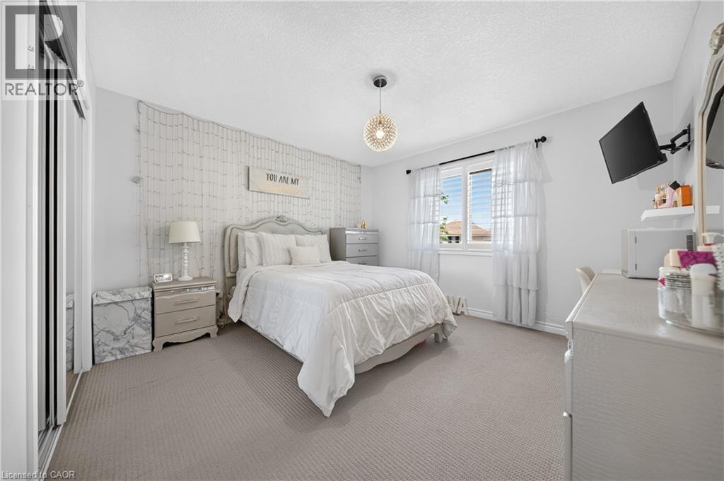 101 Fitzgerald Drive, Cambridge, ON - Indoor Photo Showing Bedroom