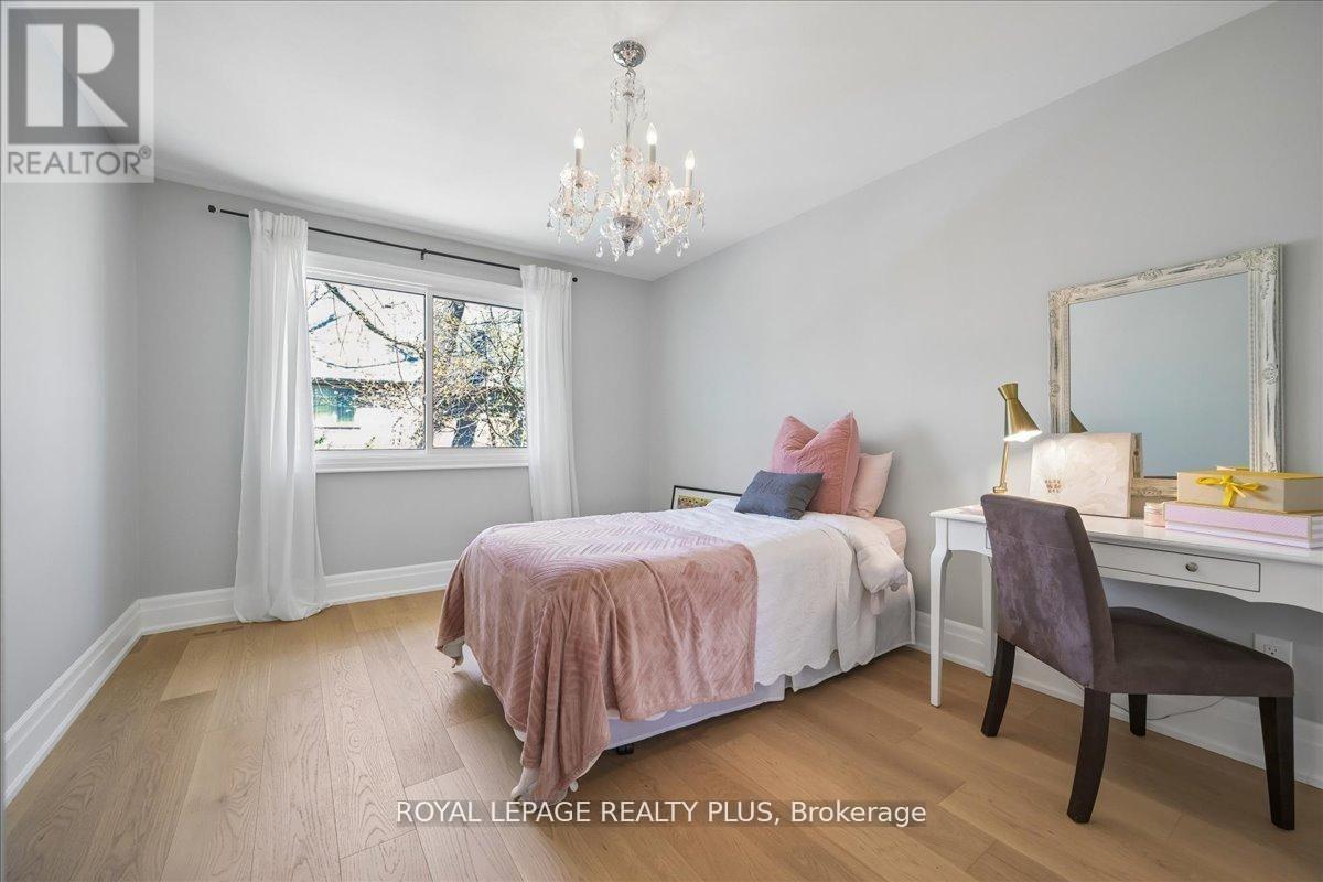 1594 Calumet Place, Mississauga, ON