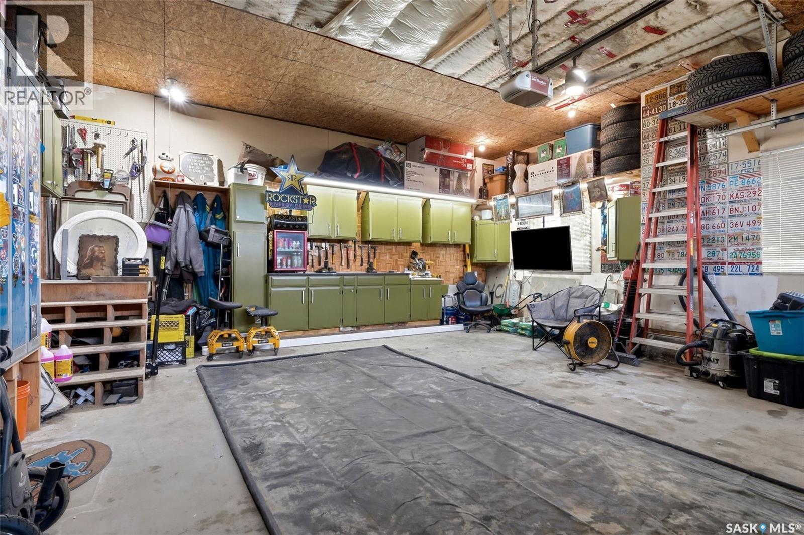 1011 Otterloo Street, Indian Head, SK - Indoor Photo Showing Garage