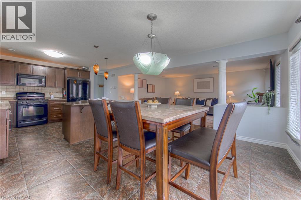 139 Pebblecreek Drive, Kitchener, ON - Indoor Photo Showing Dining Room