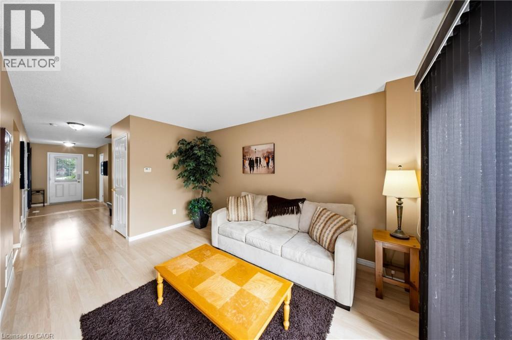 Living room - 16 Scottacres Boulevard, Caledonia, ON