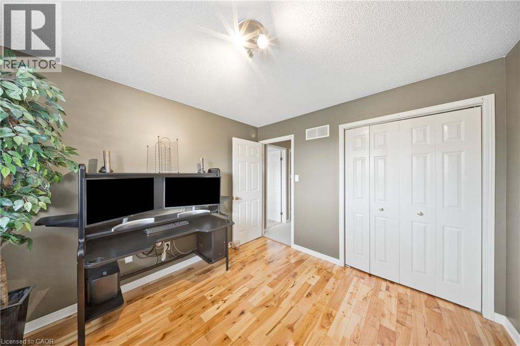 Wood-finish flooring throughout, complemented by neutral wall tones - 16 Scottacres Boulevard, Caledonia, ON