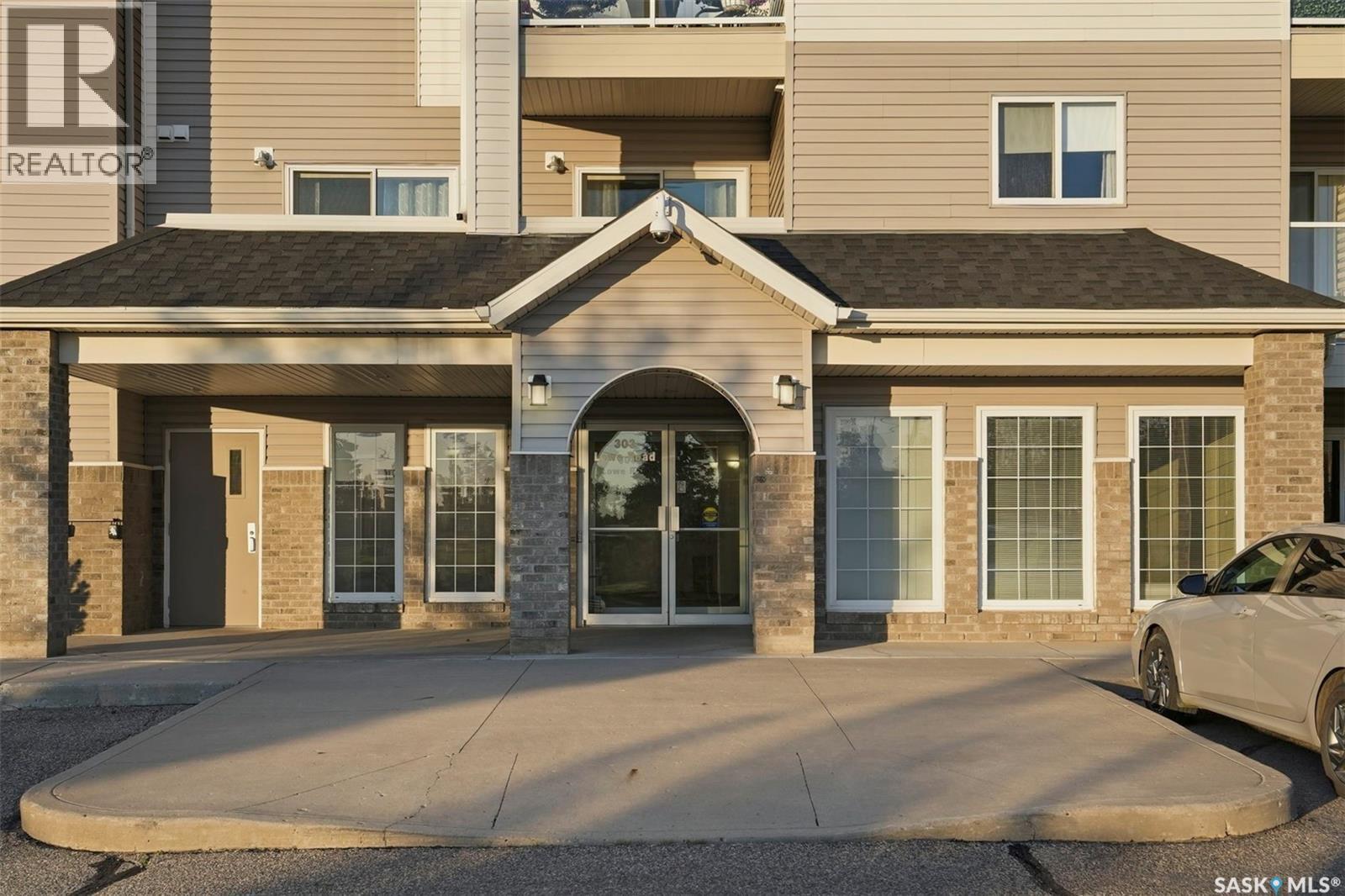 301 303 Lowe Road, Saskatoon, SK