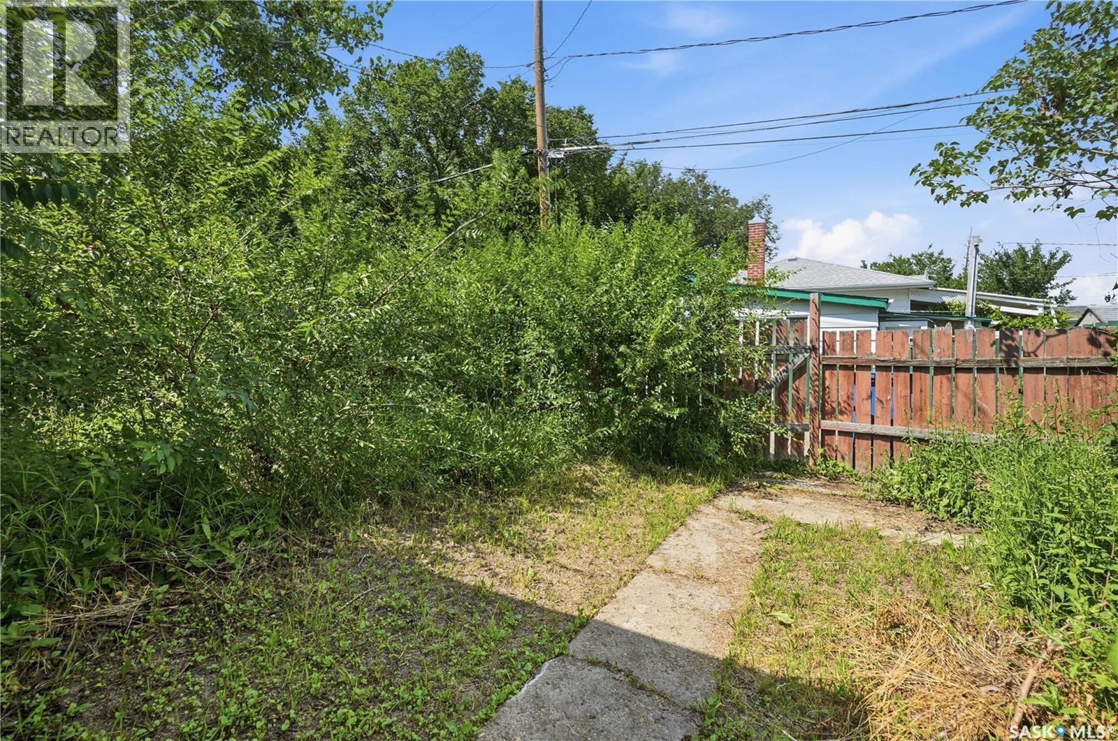 4240 8Th Avenue, Regina, SK - Outdoor