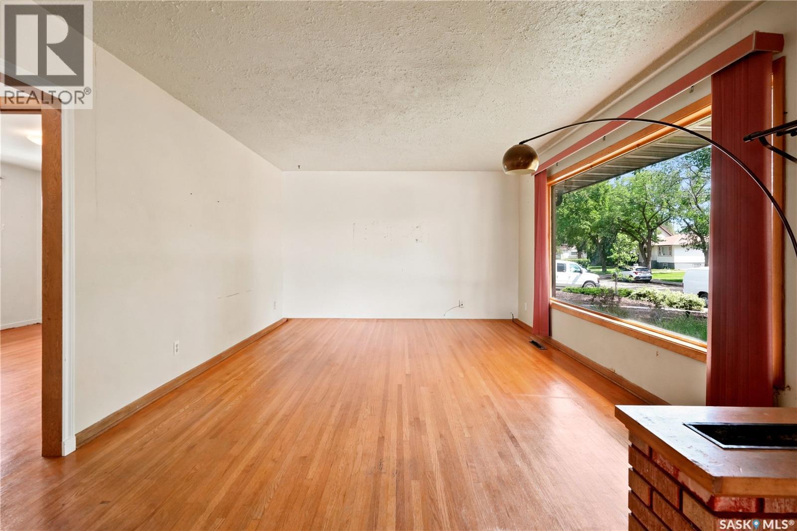4240 8Th Avenue, Regina, SK - Indoor Photo Showing Other Room