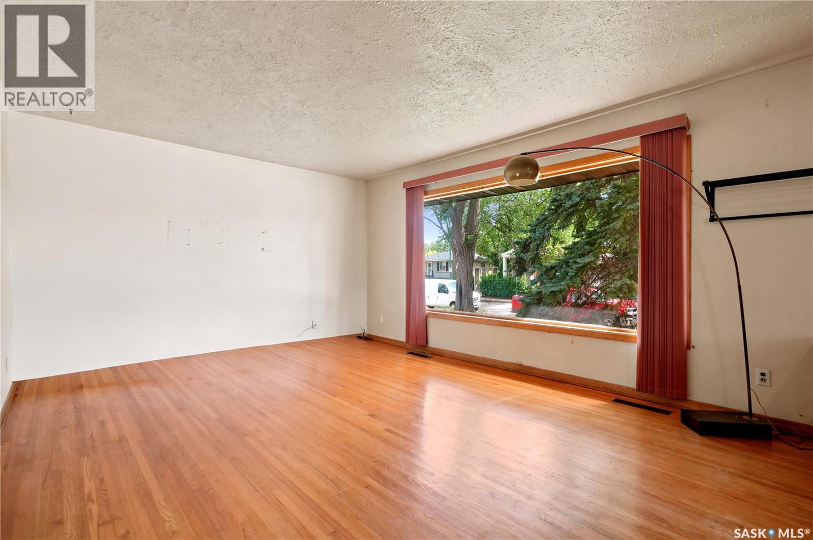 4240 8Th Avenue, Regina, SK - Indoor Photo Showing Other Room