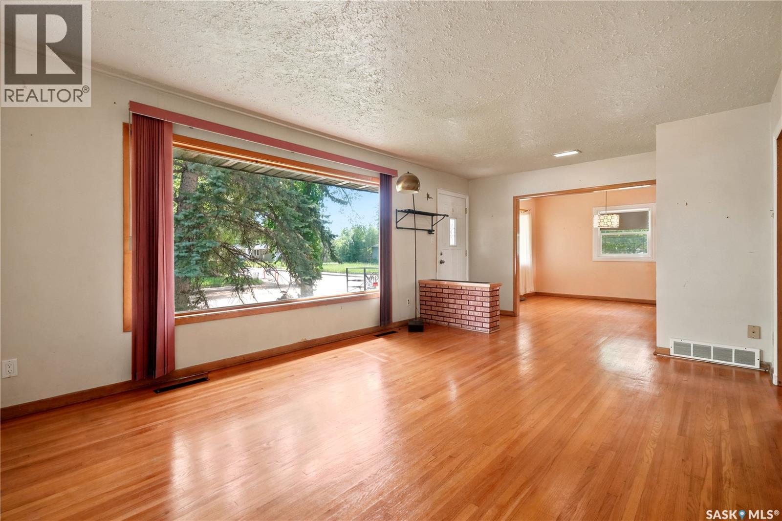 4240 8Th Avenue, Regina, SK - Indoor Photo Showing Other Room