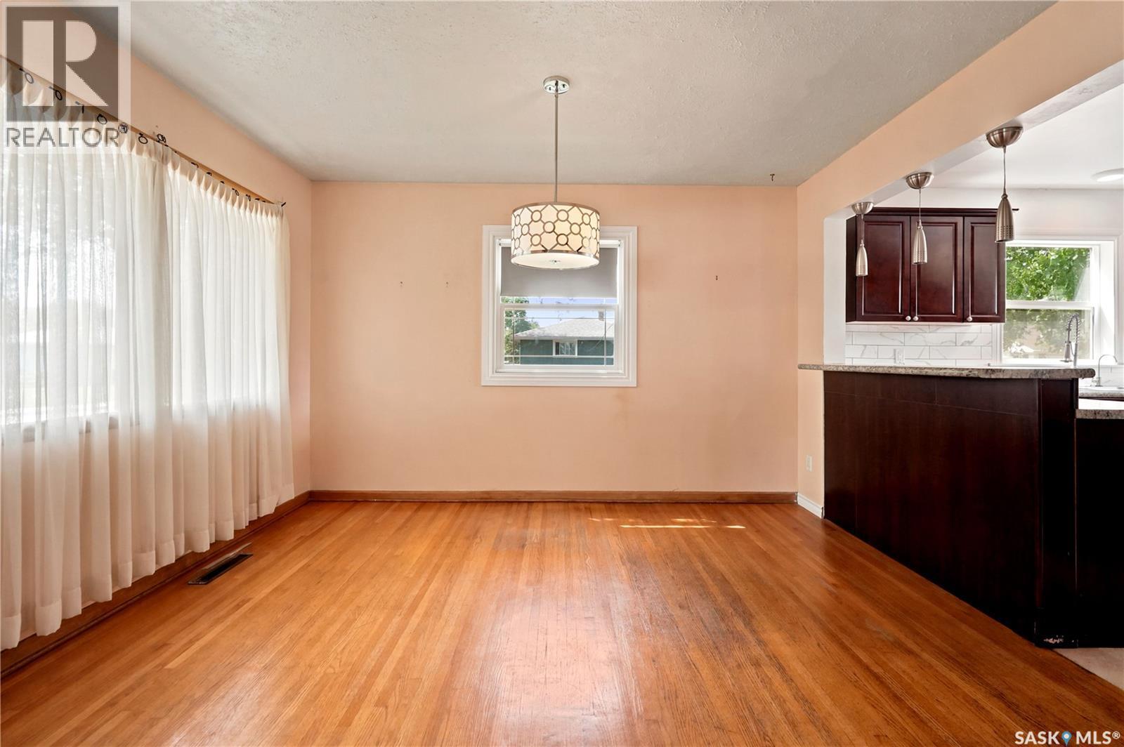 4240 8Th Avenue, Regina, SK - Indoor