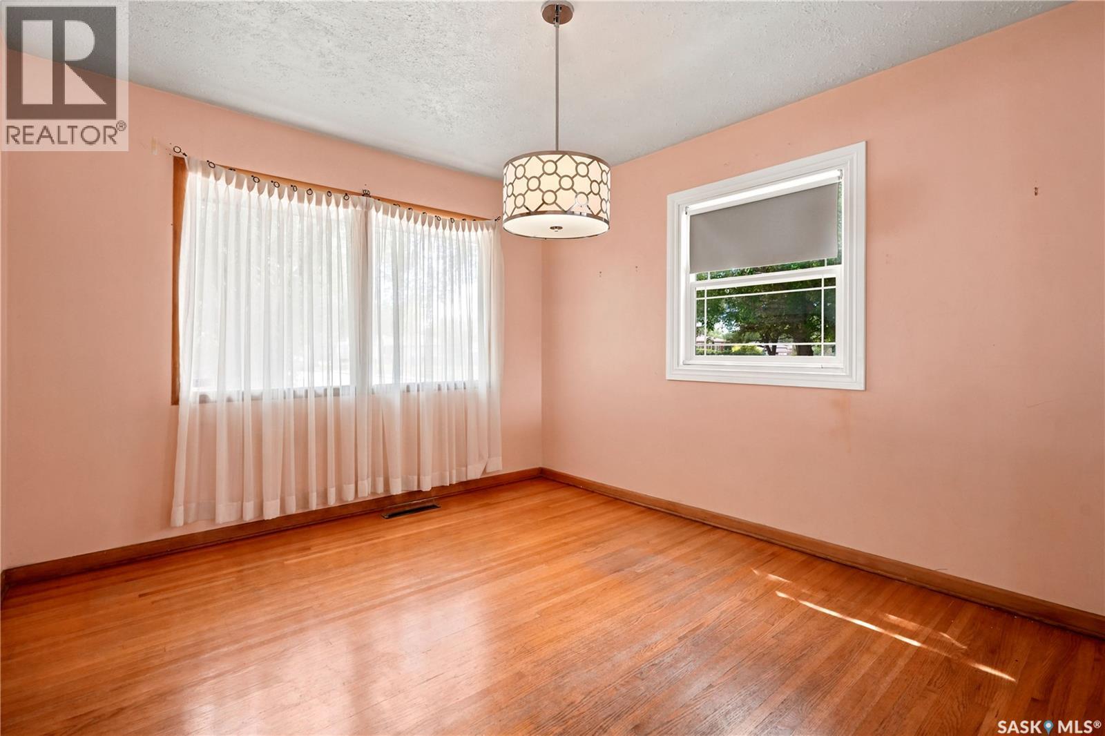 4240 8Th Avenue, Regina, SK - Indoor Photo Showing Other Room