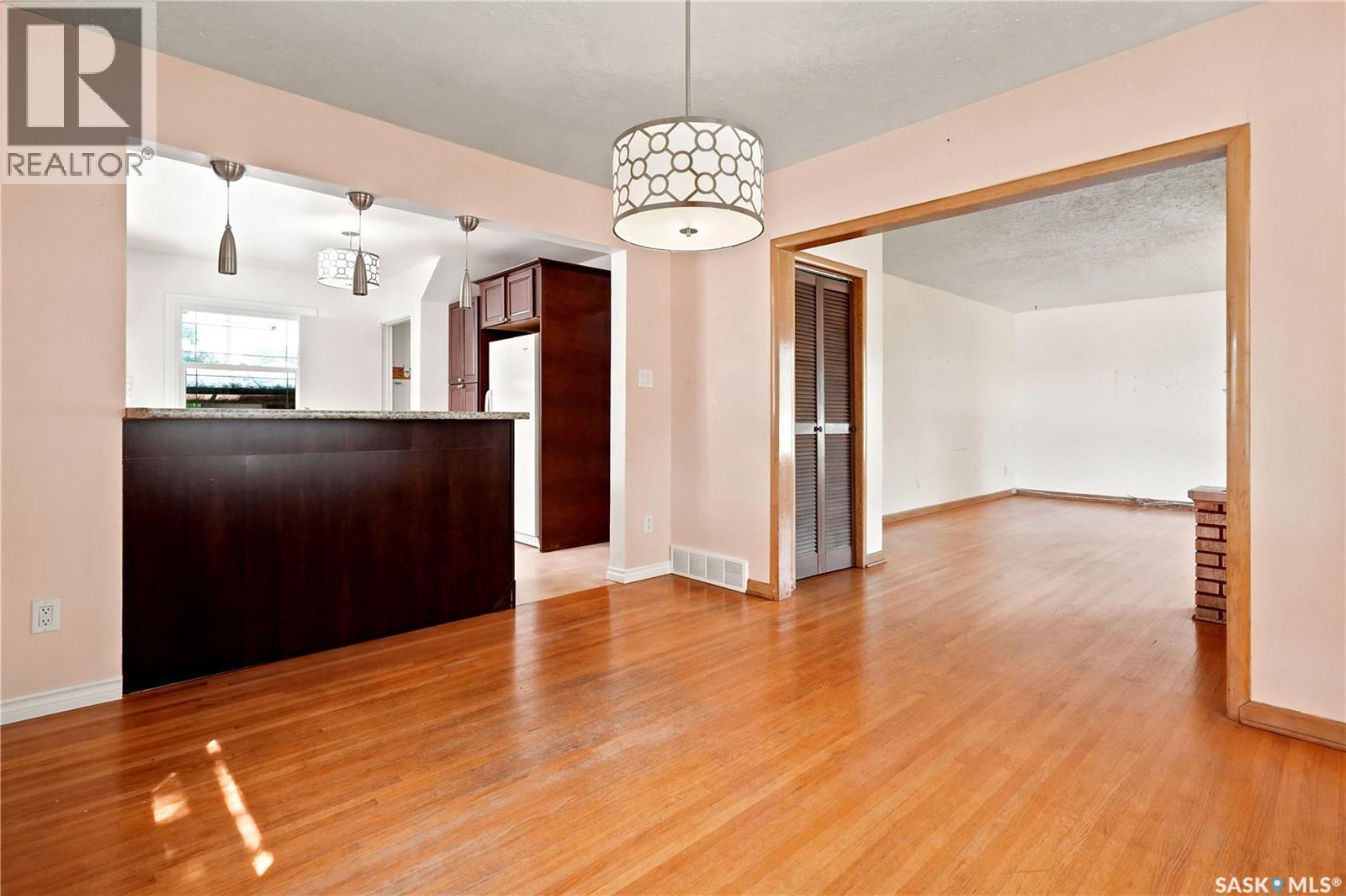 4240 8Th Avenue, Regina, SK - Indoor Photo Showing Kitchen