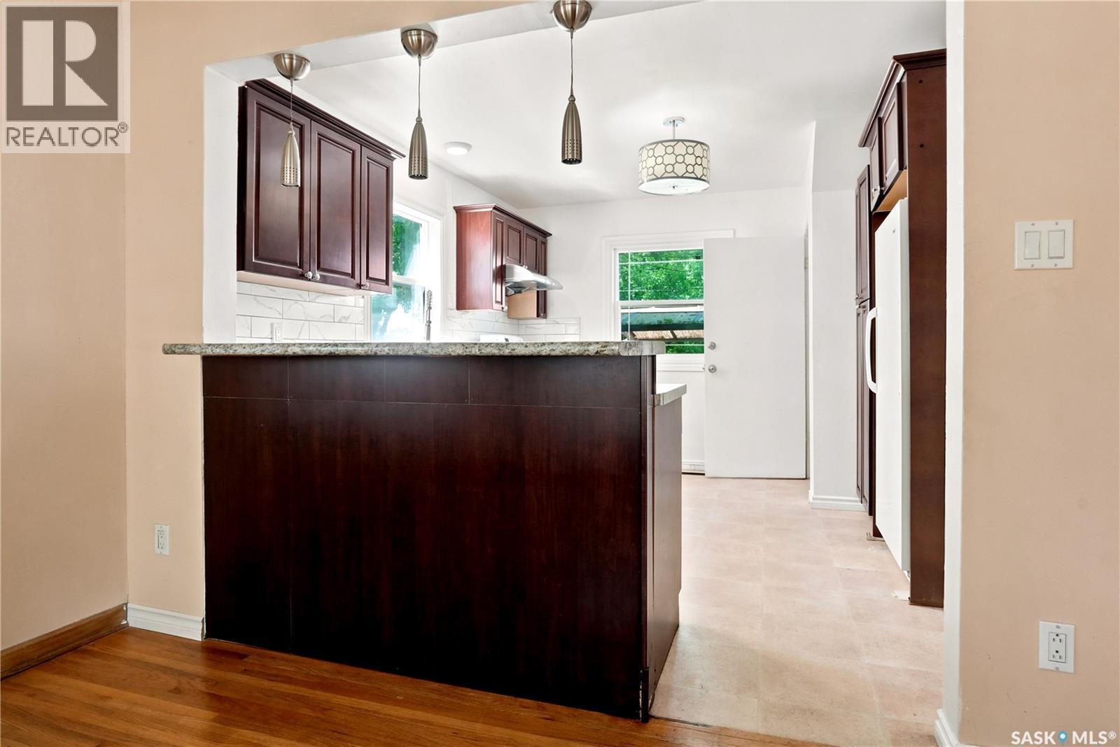 4240 8Th Avenue, Regina, SK - Indoor