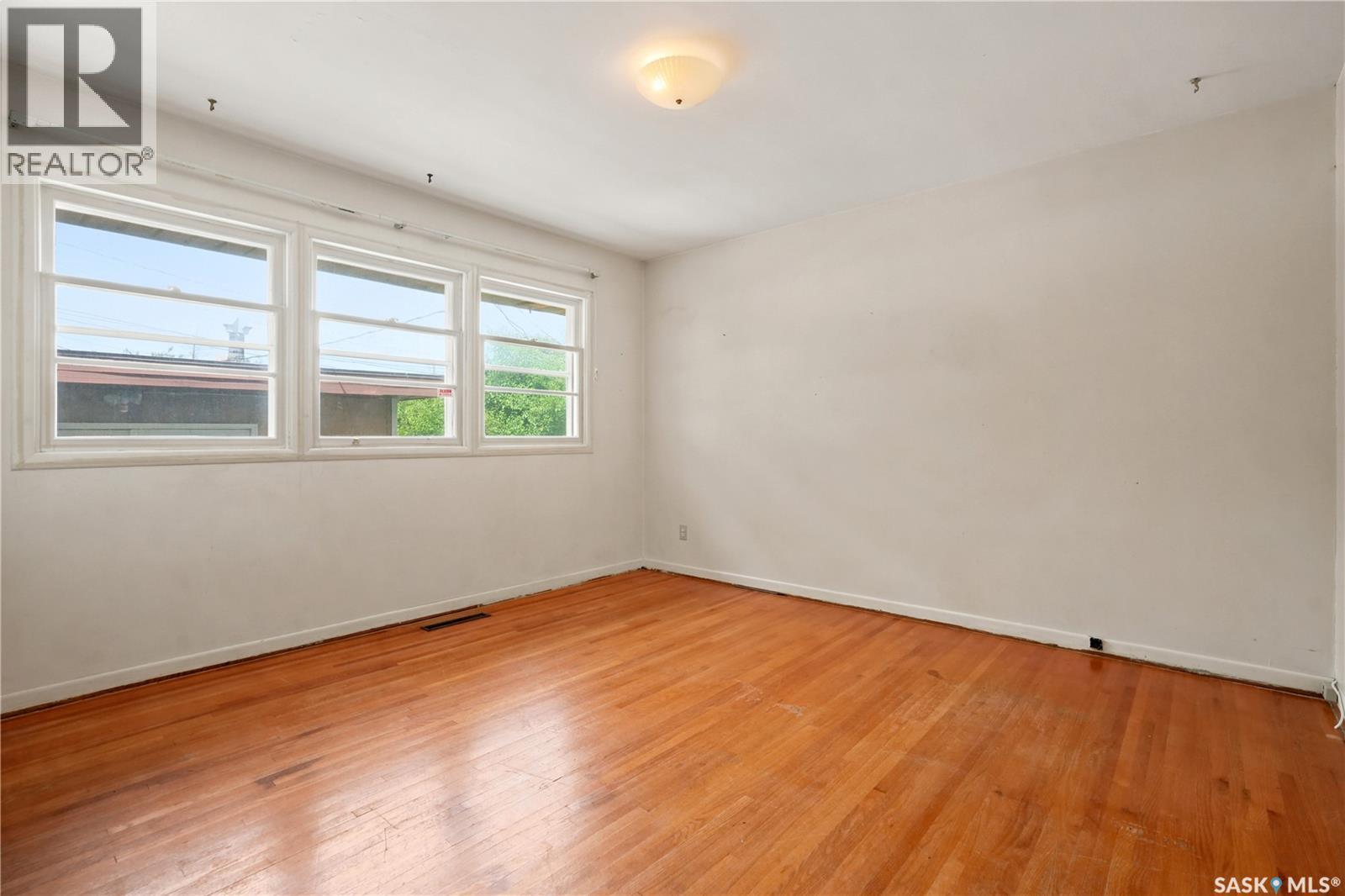 4240 8Th Avenue, Regina, SK - Indoor Photo Showing Other Room