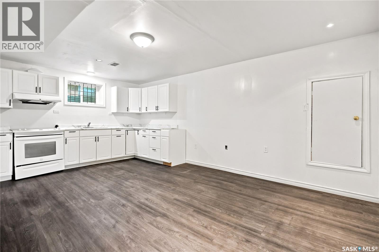 4240 8Th Avenue, Regina, SK - Indoor Photo Showing Kitchen