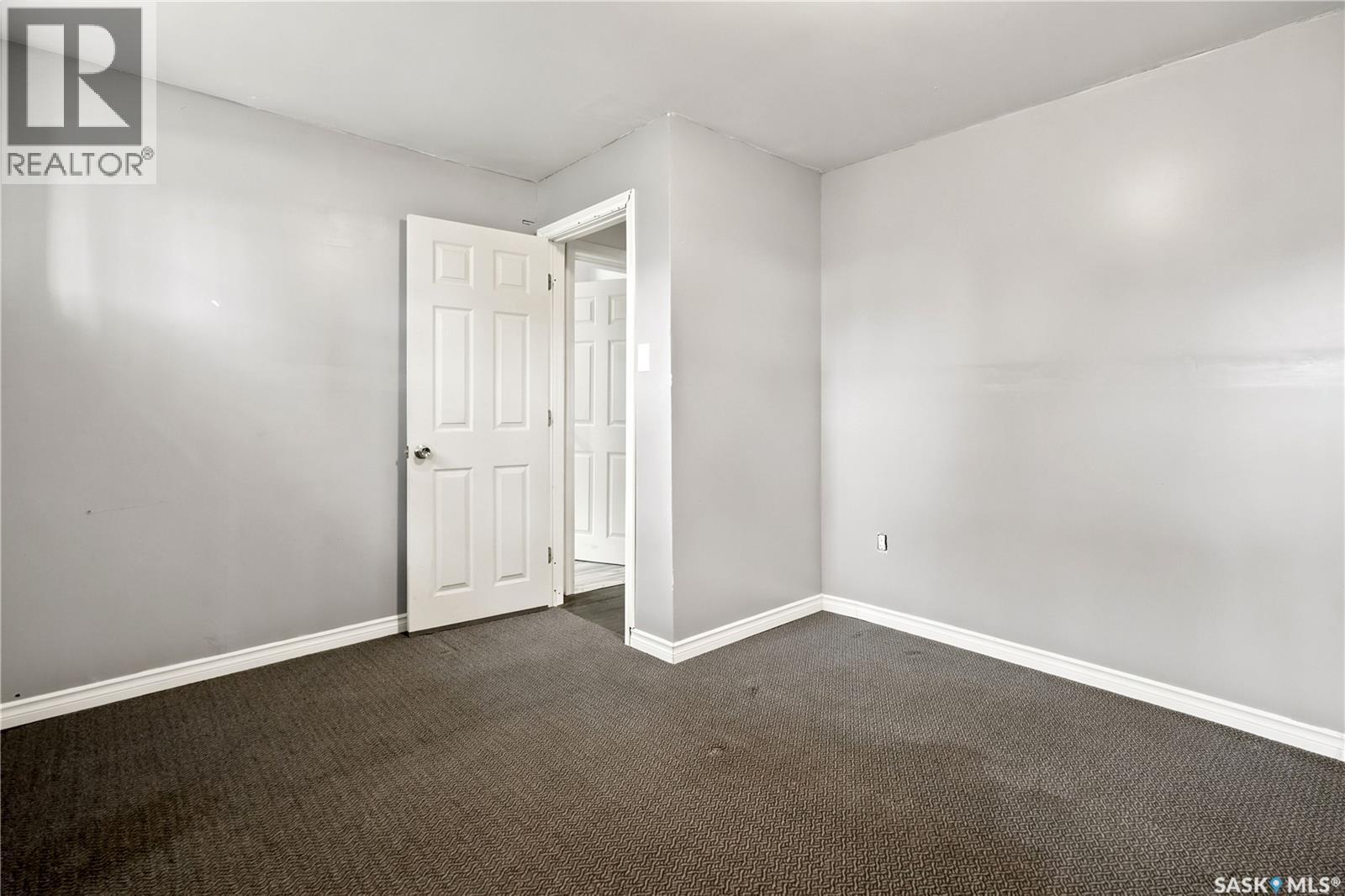4240 8Th Avenue, Regina, SK - Indoor Photo Showing Other Room