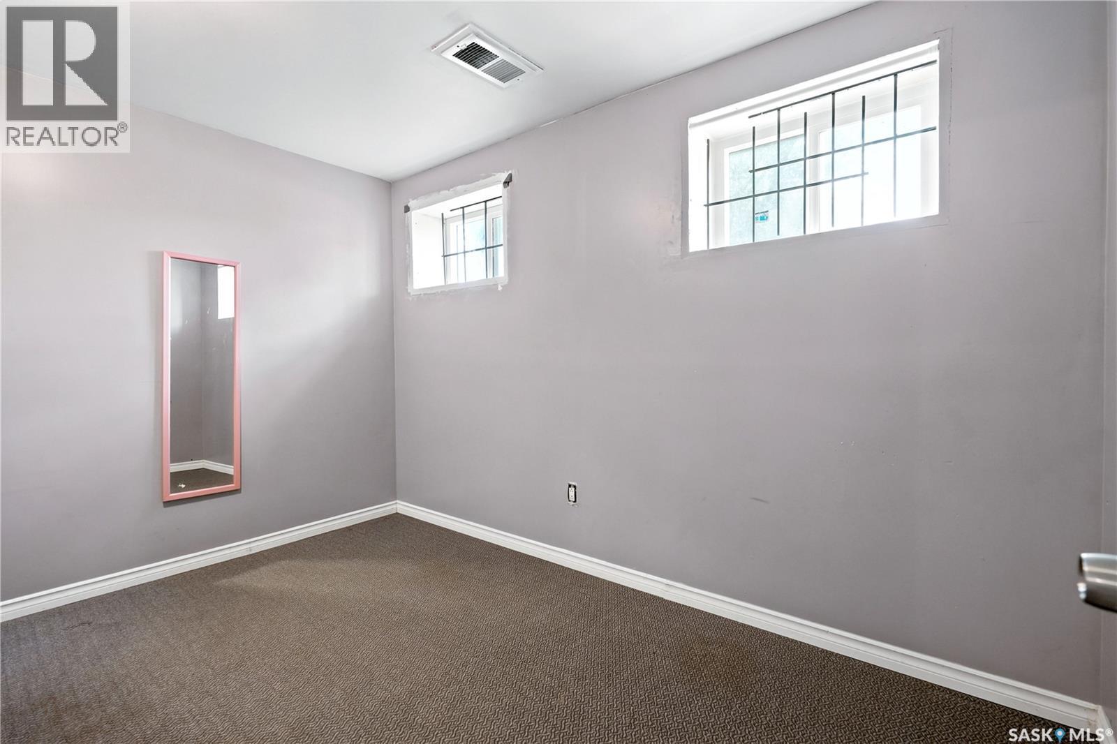 4240 8Th Avenue, Regina, SK - Indoor Photo Showing Other Room