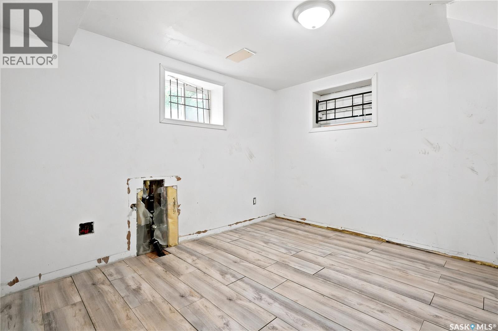 4240 8Th Avenue, Regina, SK - Indoor Photo Showing Other Room