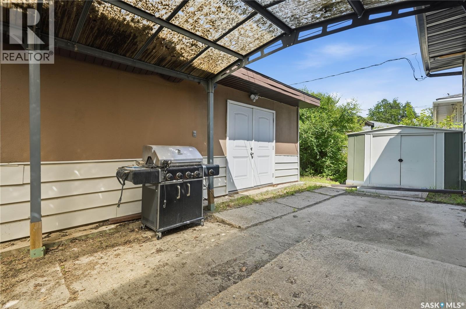 4240 8Th Avenue, Regina, SK - Outdoor With Exterior