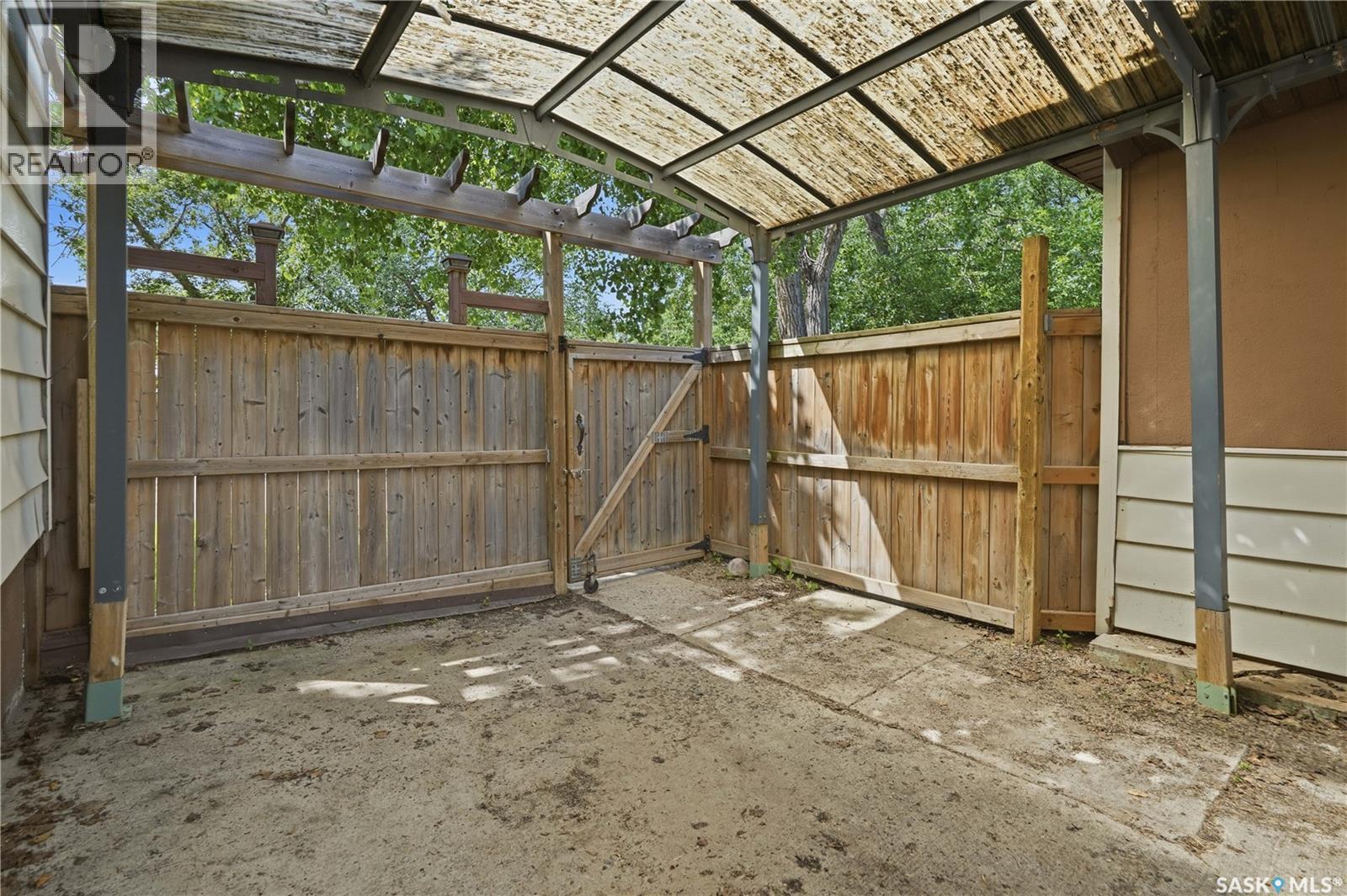 4240 8Th Avenue, Regina, SK - Outdoor With Exterior