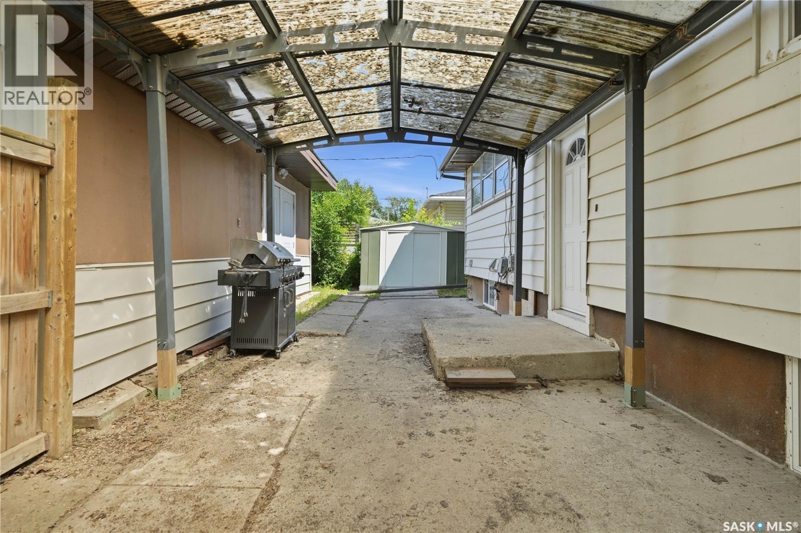4240 8Th Avenue, Regina, SK - Outdoor With Exterior