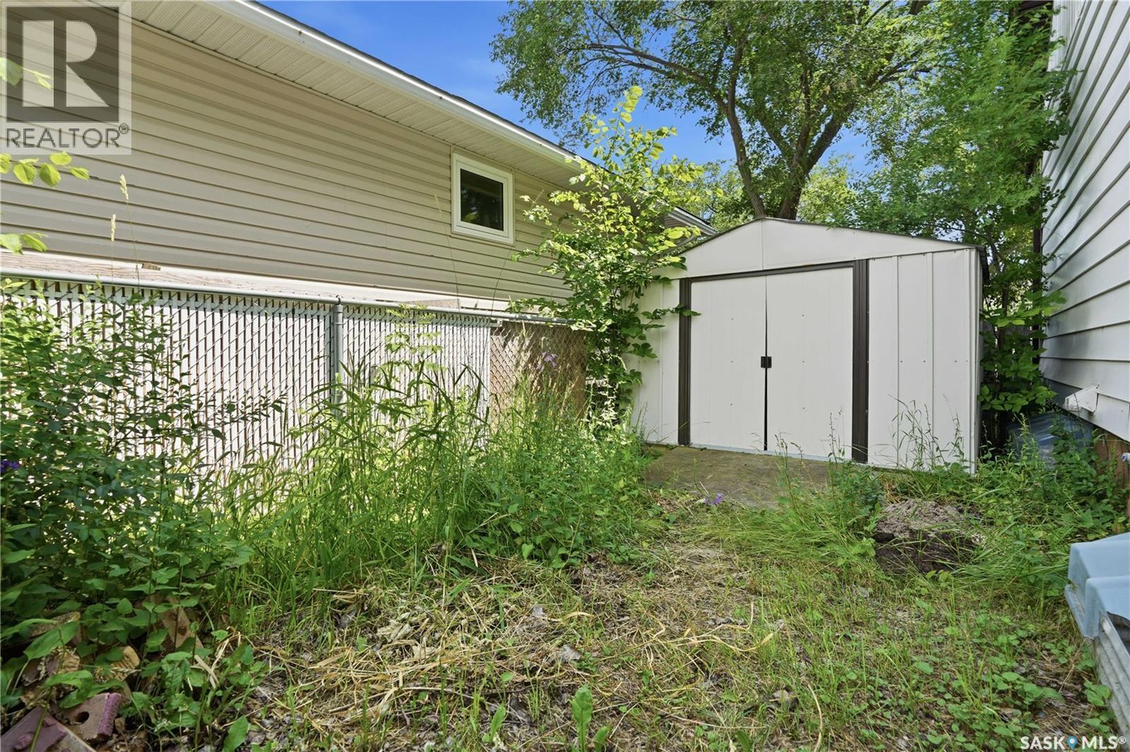4240 8Th Avenue, Regina, SK - Outdoor