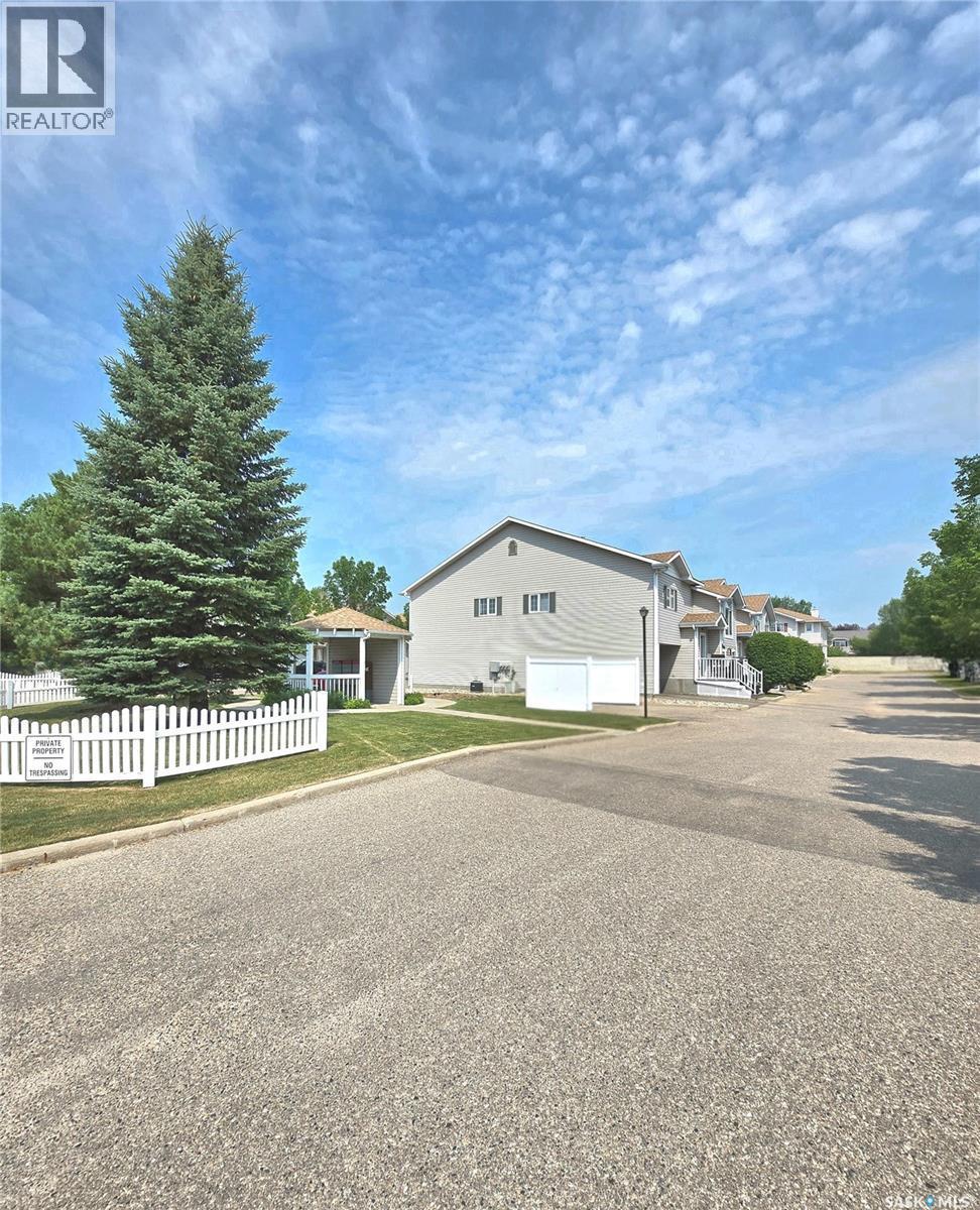 4962 Marigold Drive, Regina, SK - Outdoor