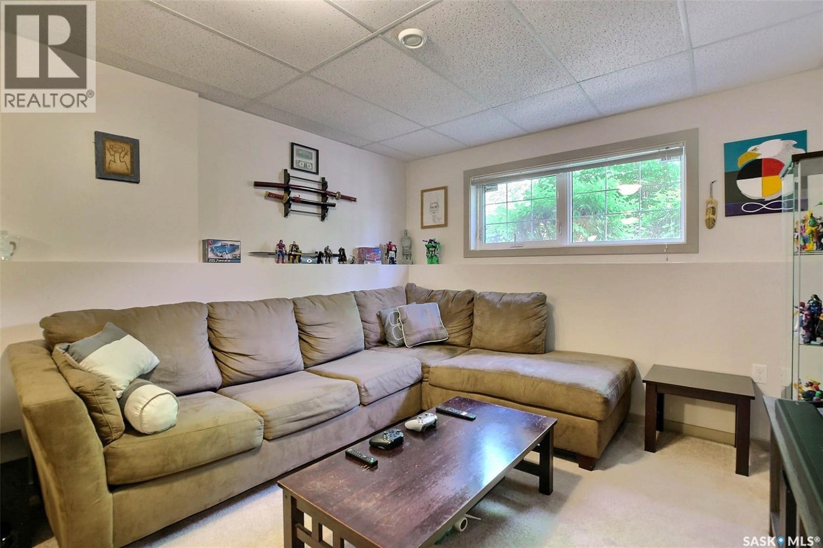 4962 Marigold Drive, Regina, SK - Indoor Photo Showing Living Room