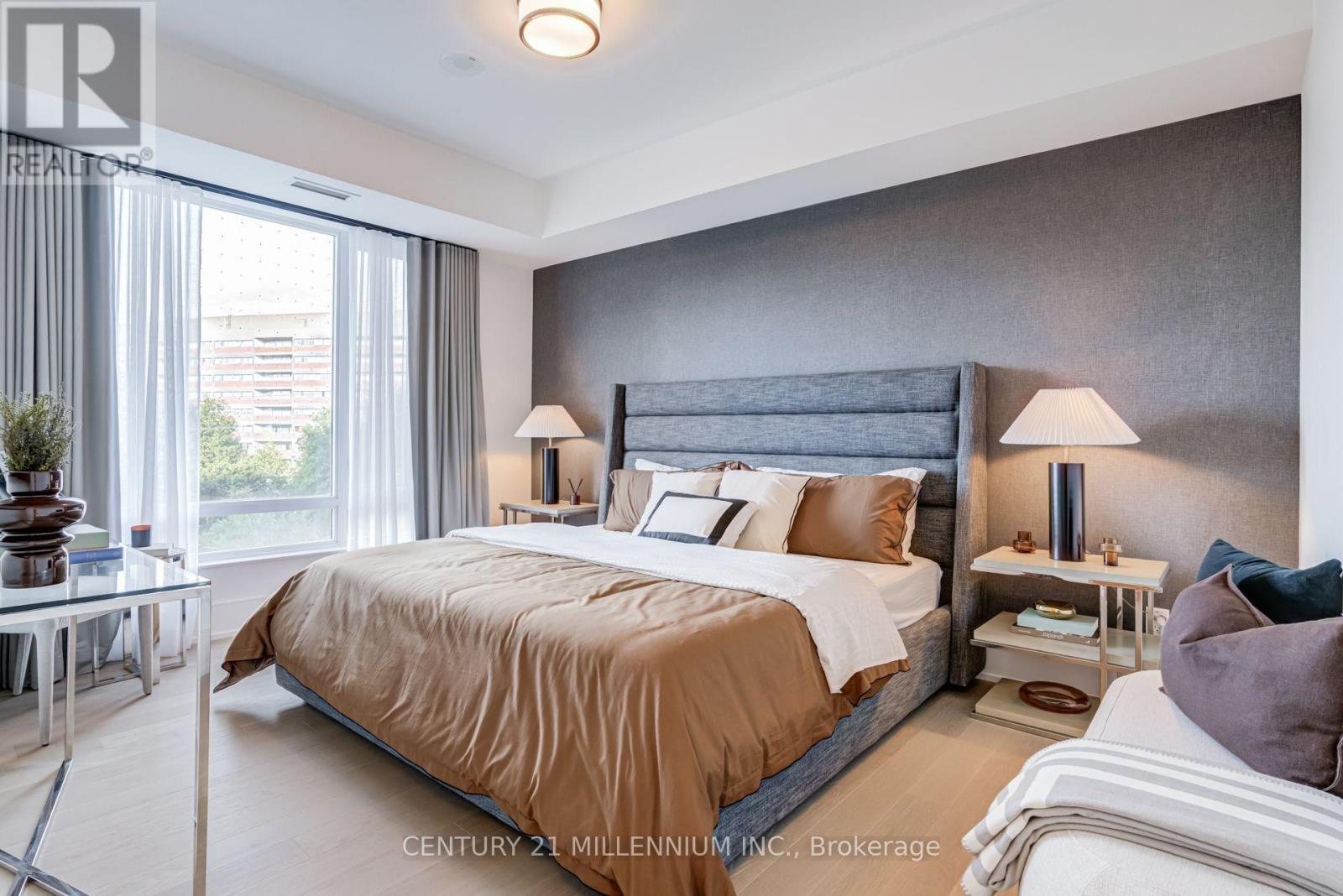 305 - 259 The Kingsway, Toronto, ON