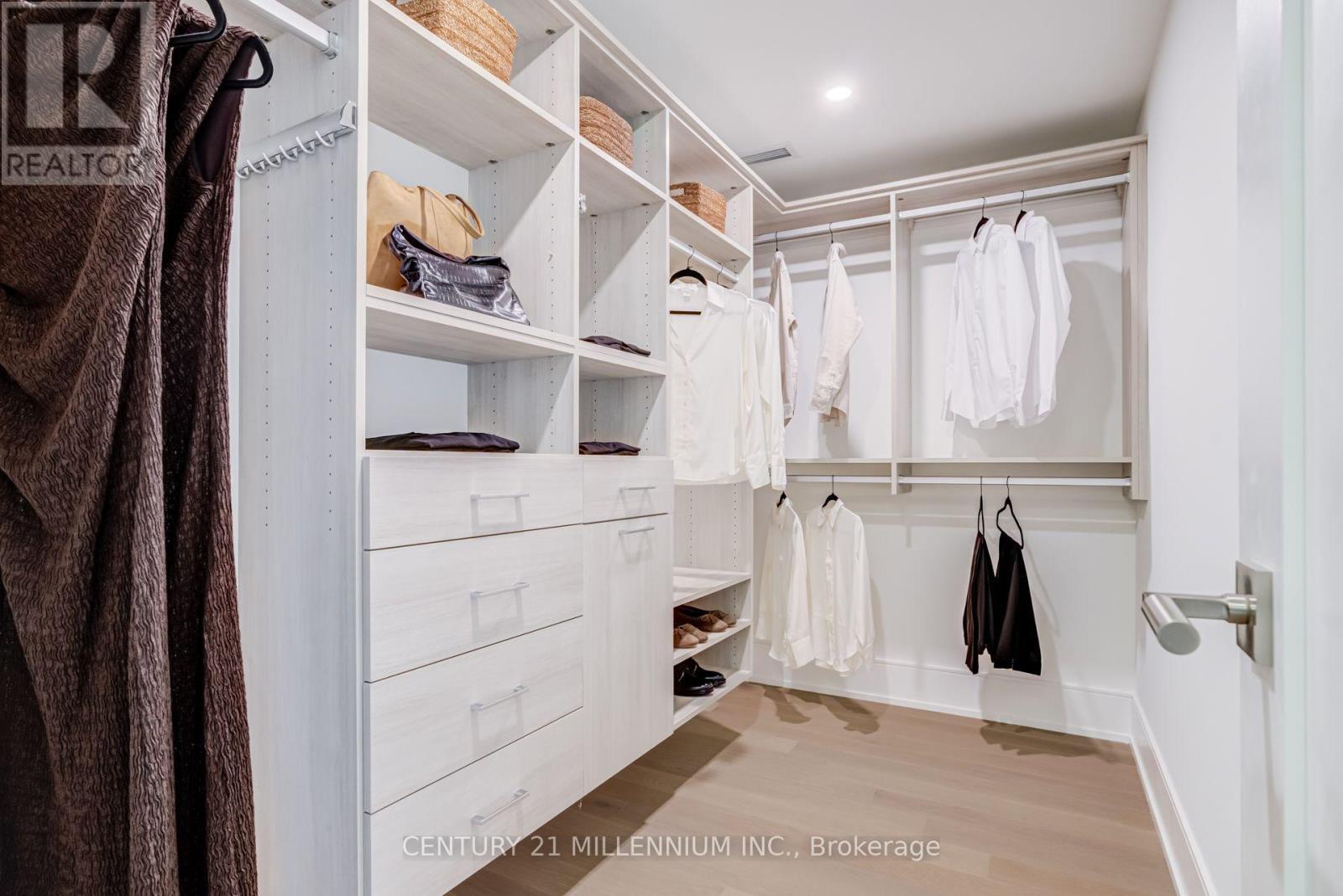 305 - 259 The Kingsway, Toronto, ON
