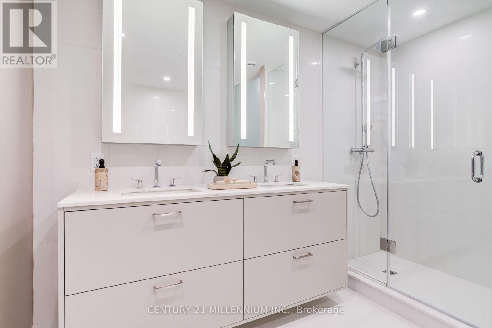 305 - 259 The Kingsway, Toronto, ON