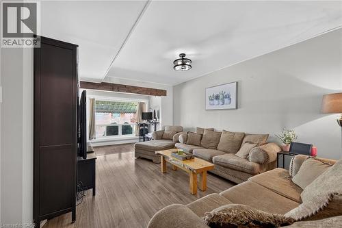 220 Paling Avenue, Hamilton, ON - Indoor Photo Showing Living Room