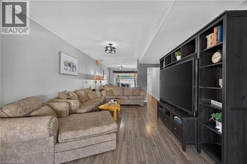 220 Paling Avenue, Hamilton, ON - Indoor Photo Showing Living Room
