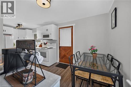 220 Paling Avenue, Hamilton, ON - Indoor Photo Showing Dining Room